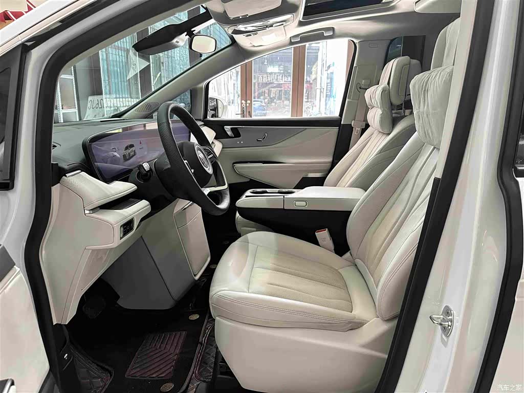 Buick GL8, 2025 11