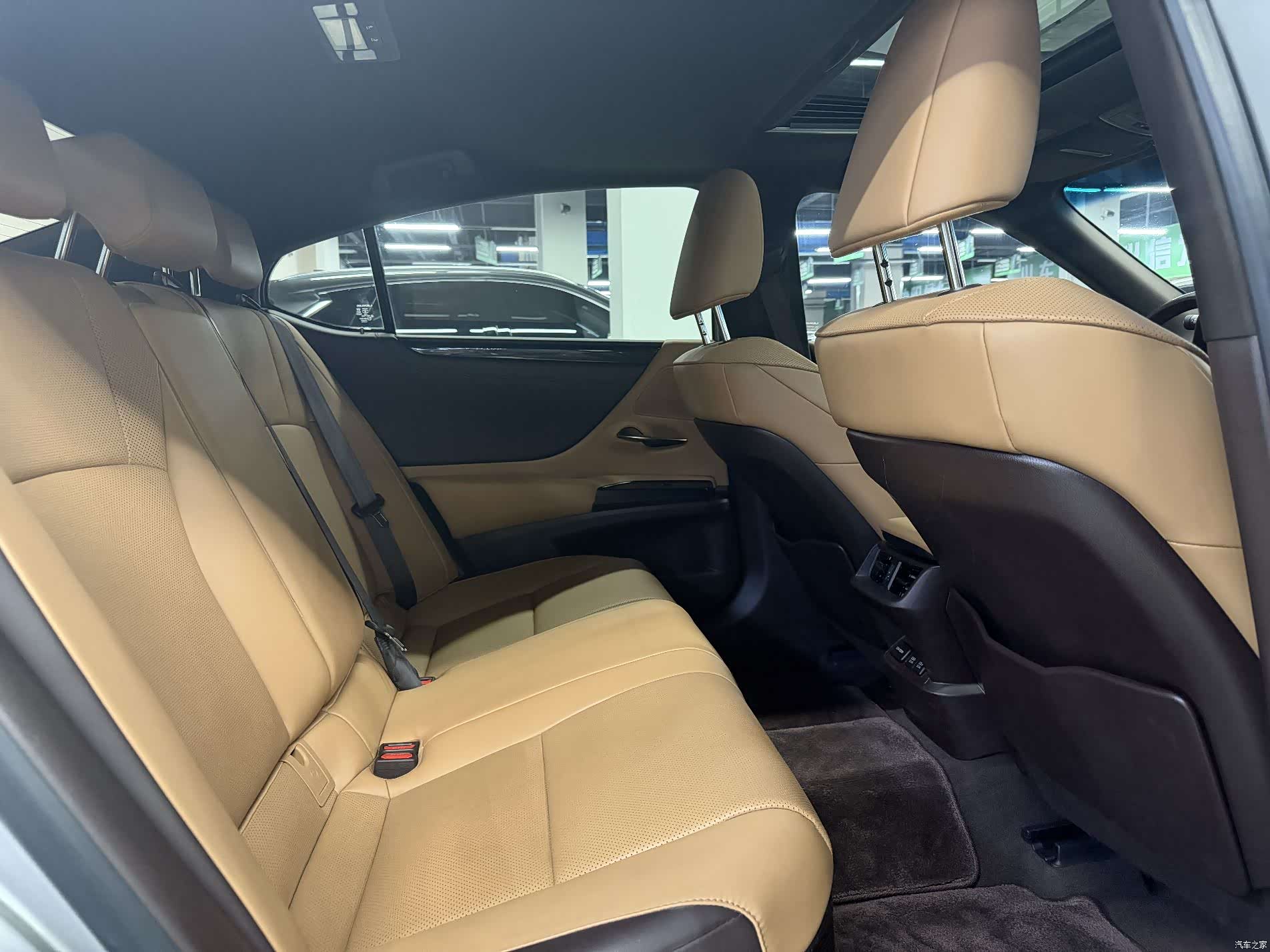 Lexus ES, 2020 все фото