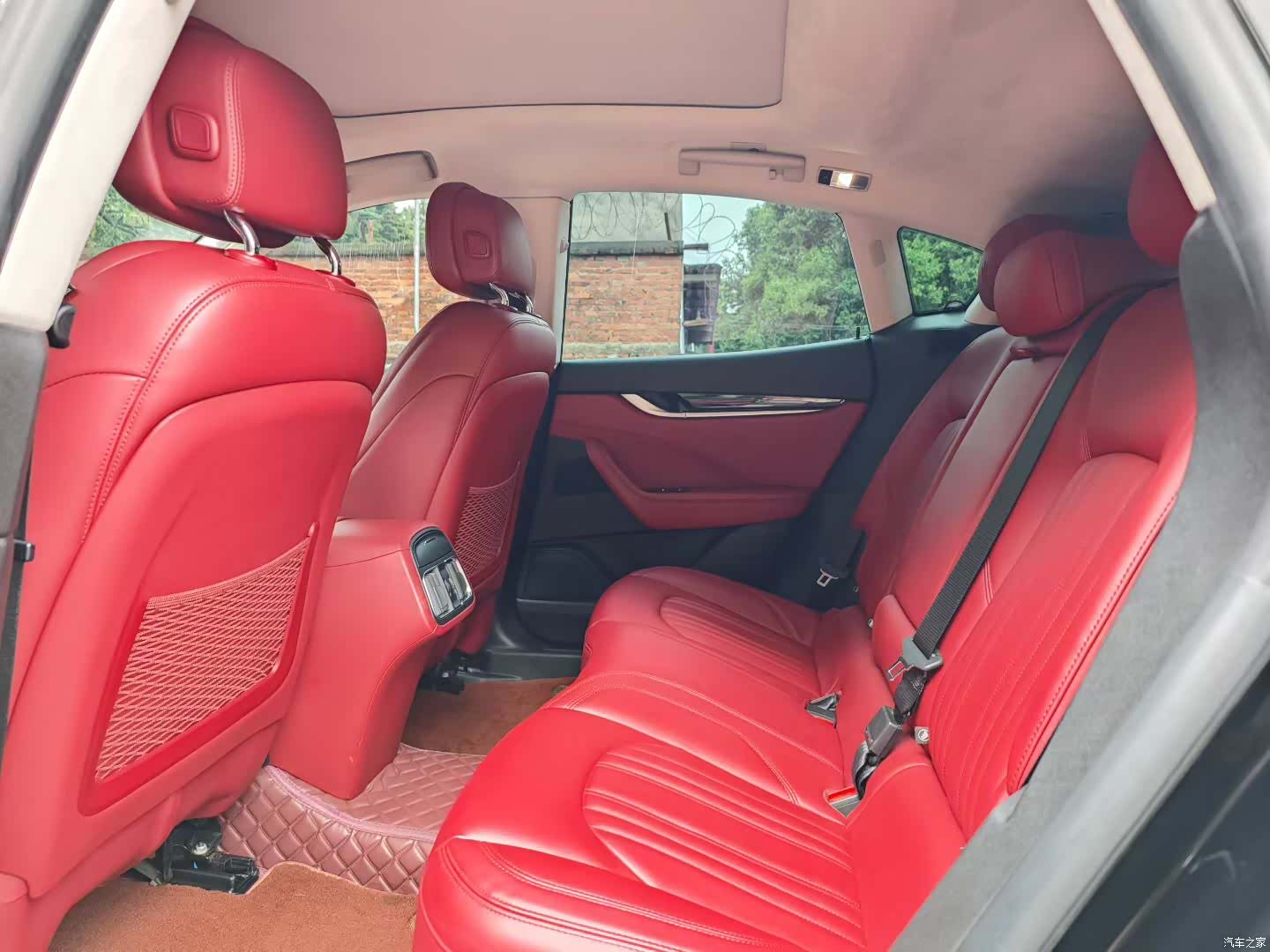 Maserati Levante, 2018 все фото
