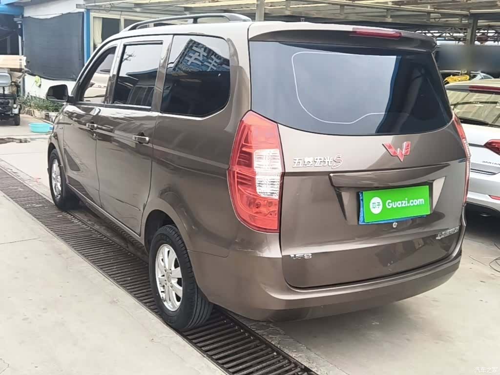 Wuling Hongguang, 2018 все фото