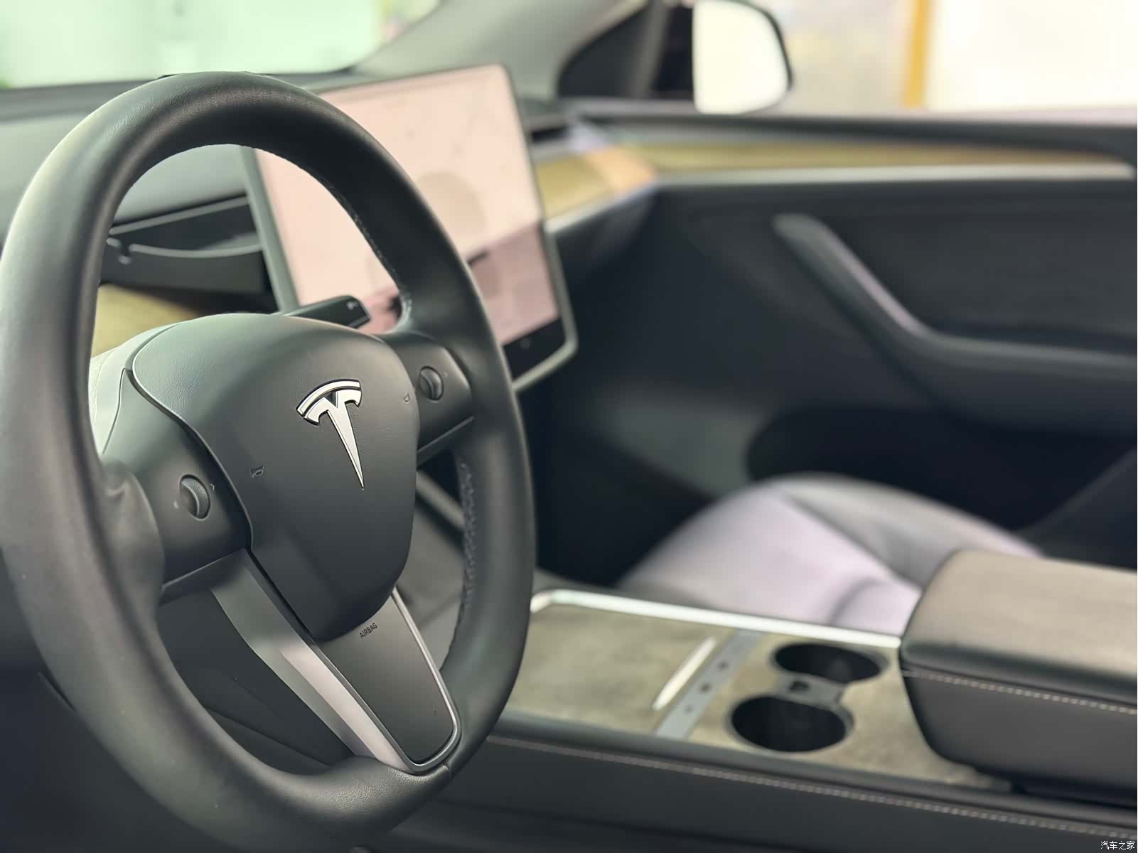 Tesla Model Y, 2023 7