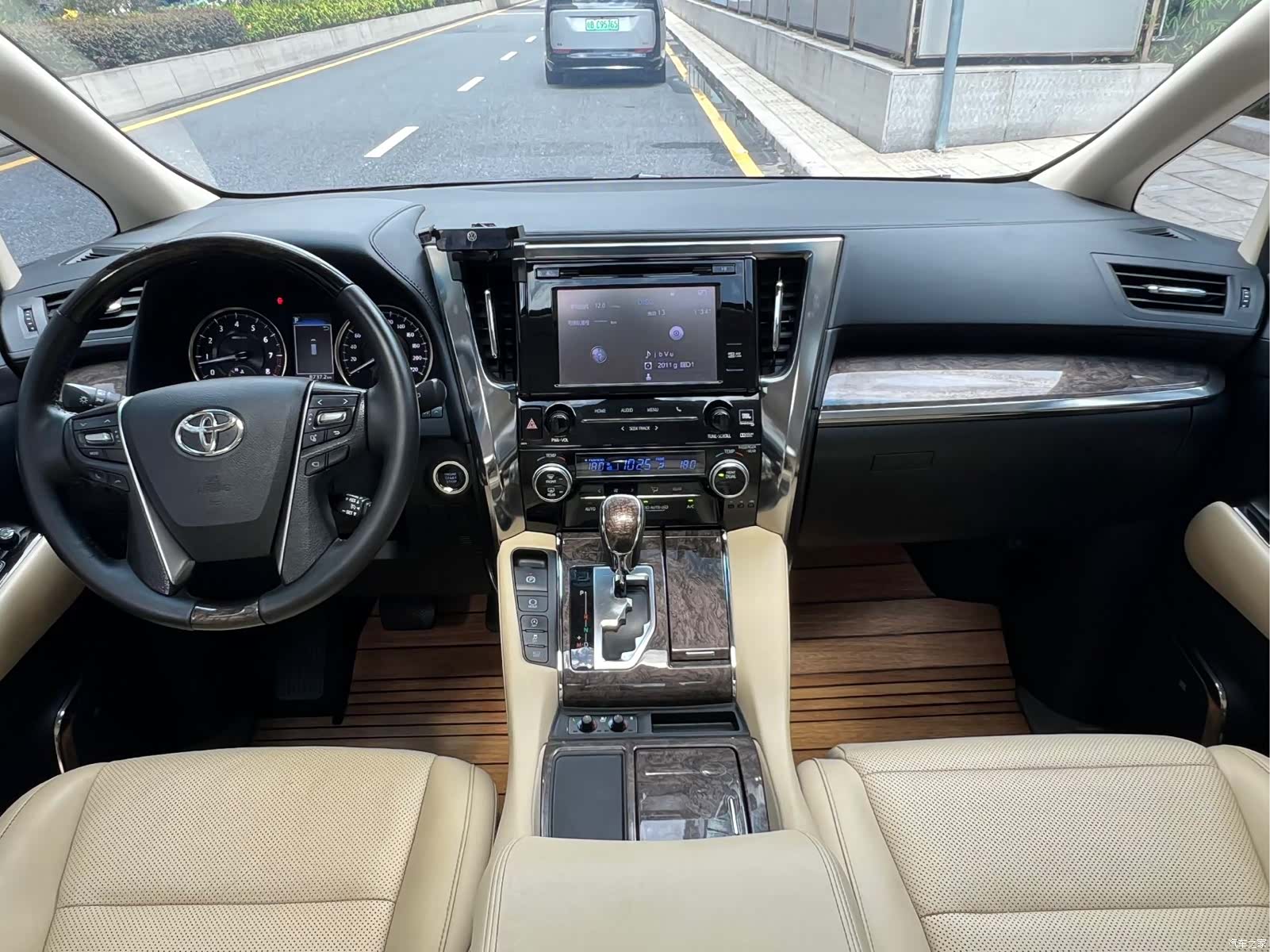 Toyota Alphard, 2018 11