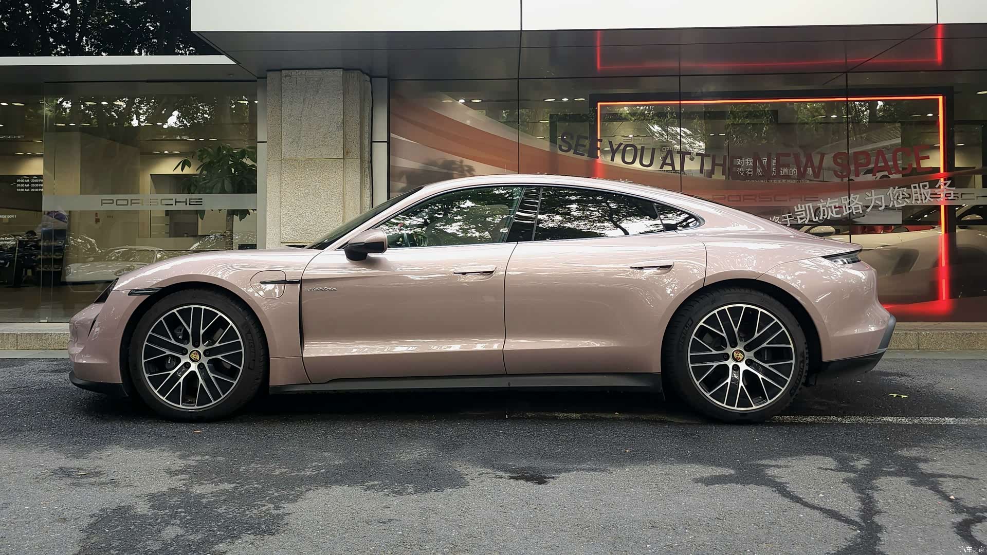 Porsche Taycan, 2023 3