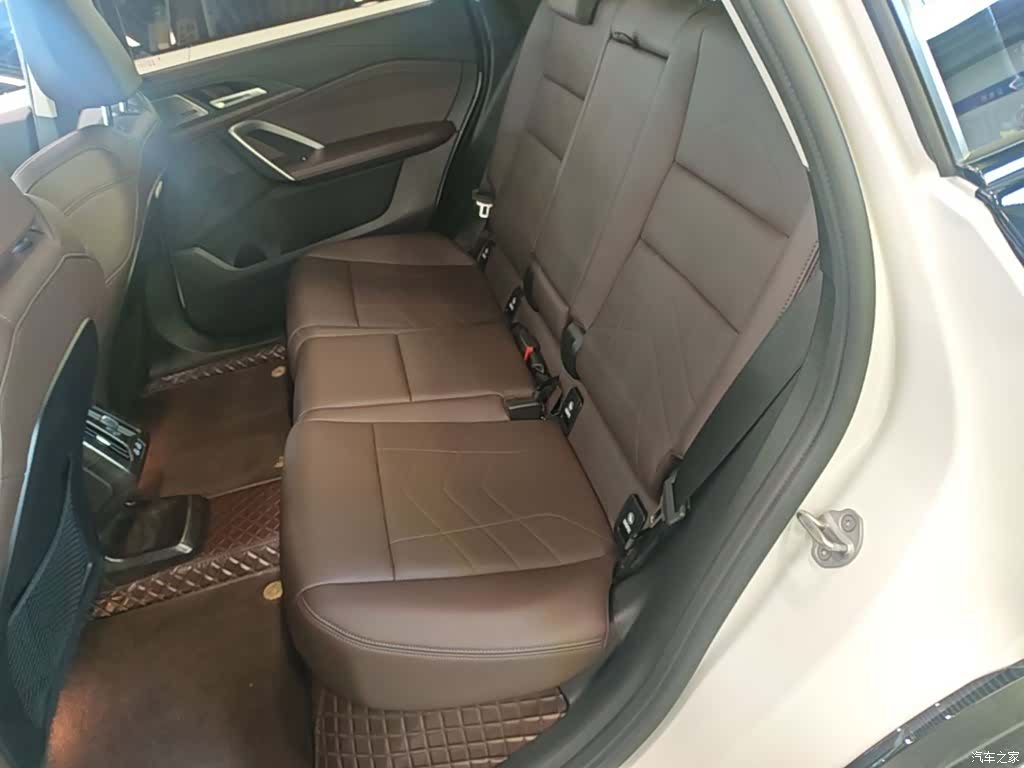 BMW iX1, 2024 17