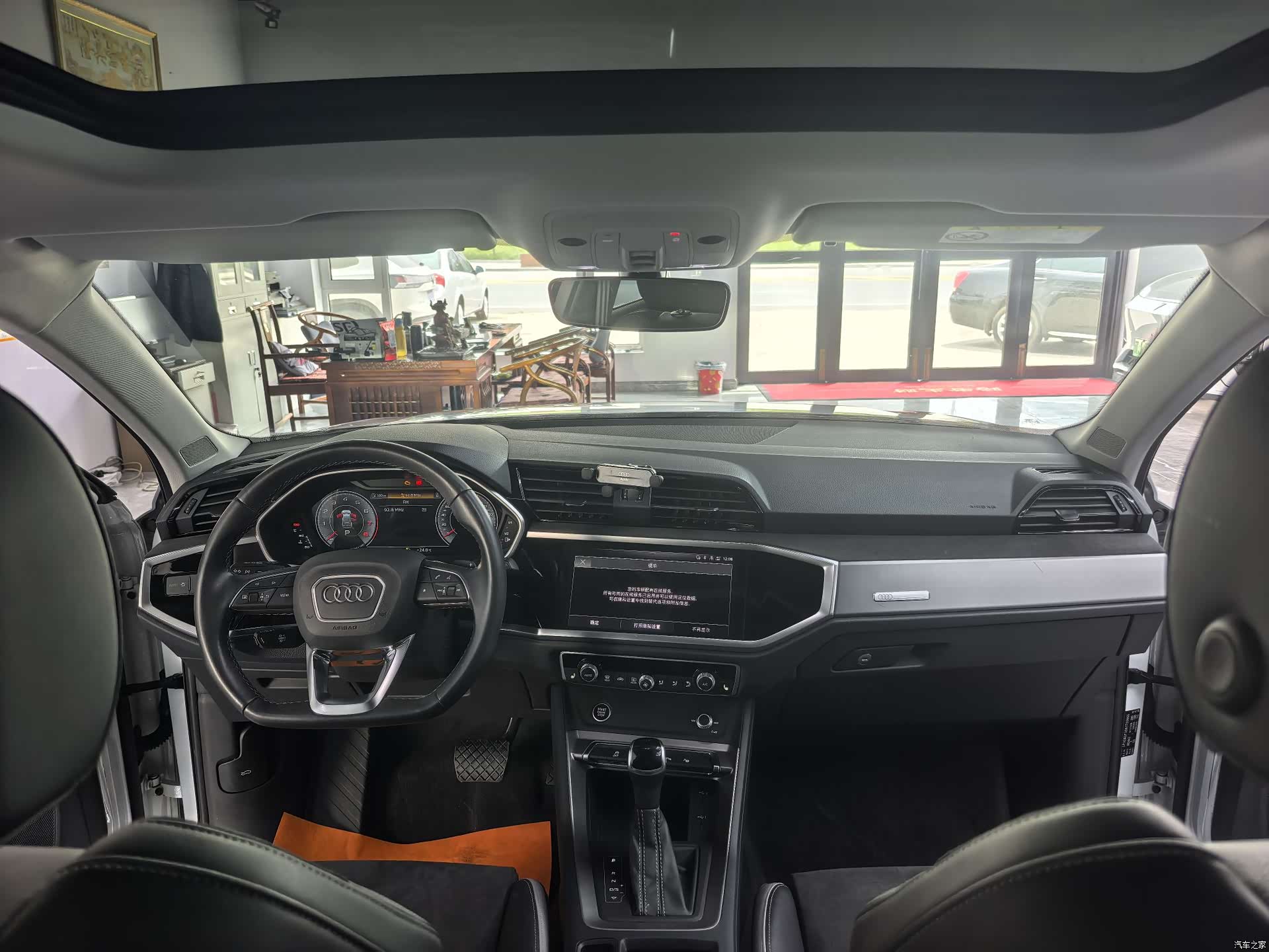 Audi Q3, 2022 11