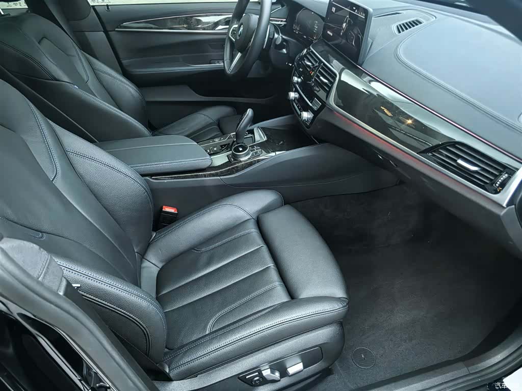 BMW 6 Series GT, 2024 9