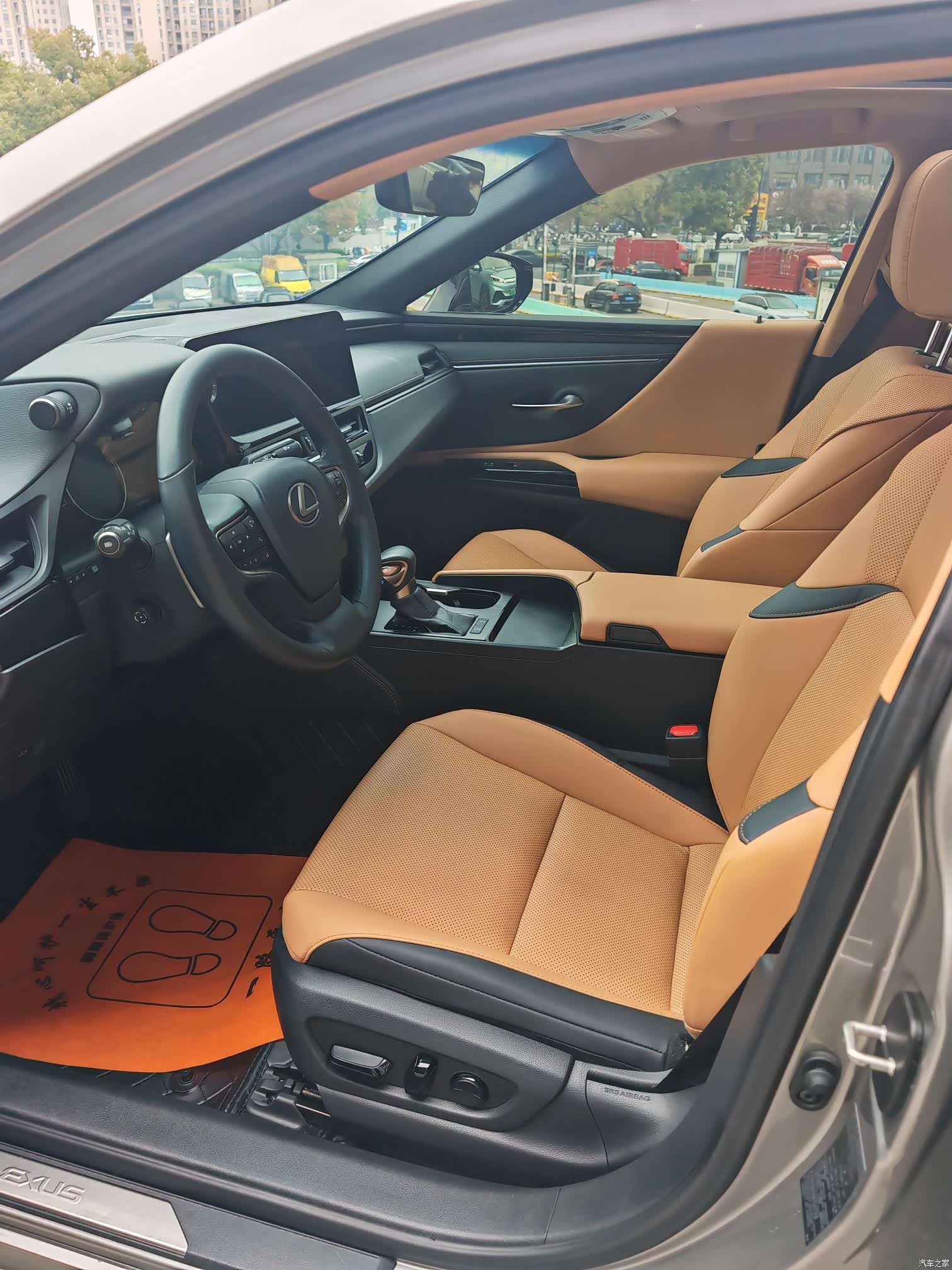 Lexus ES, 2023 14