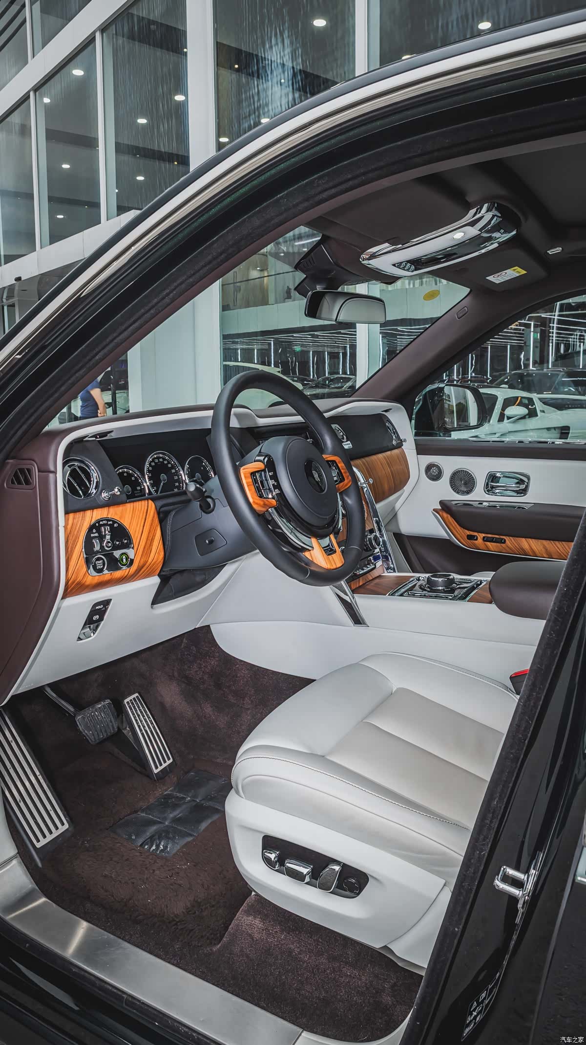 Rolls-Royce Cullinan, 2020 6