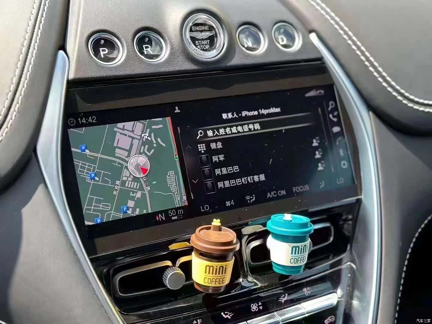 Aston Martin DBX, 2021 все фото