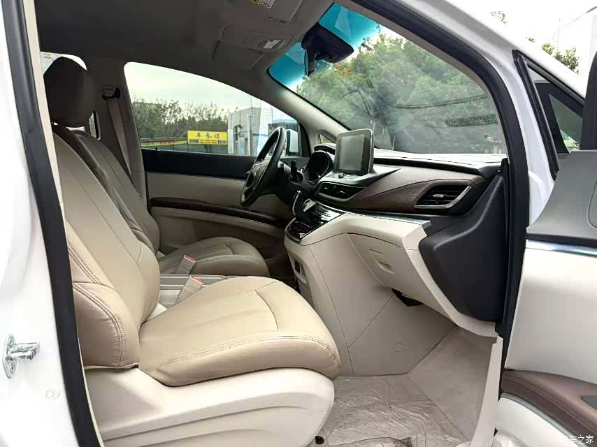 Buick GL8, 2022 6