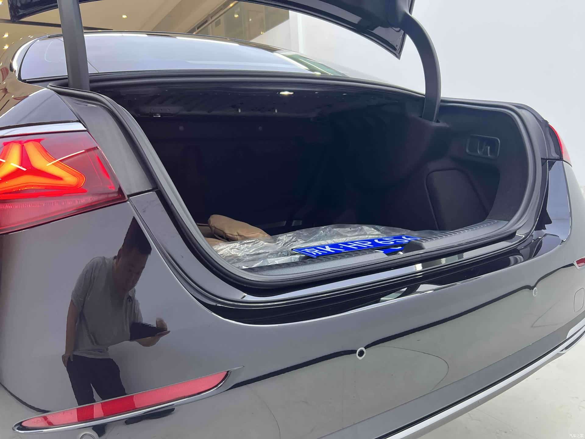 Mercedes-Benz E-Class, 2026 14