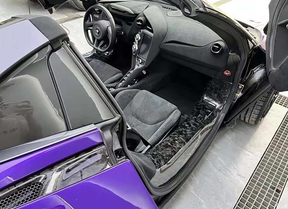 McLaren 720S, 2020 4