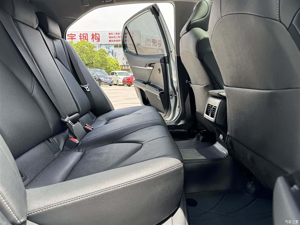 Toyota Camry, 2023 11