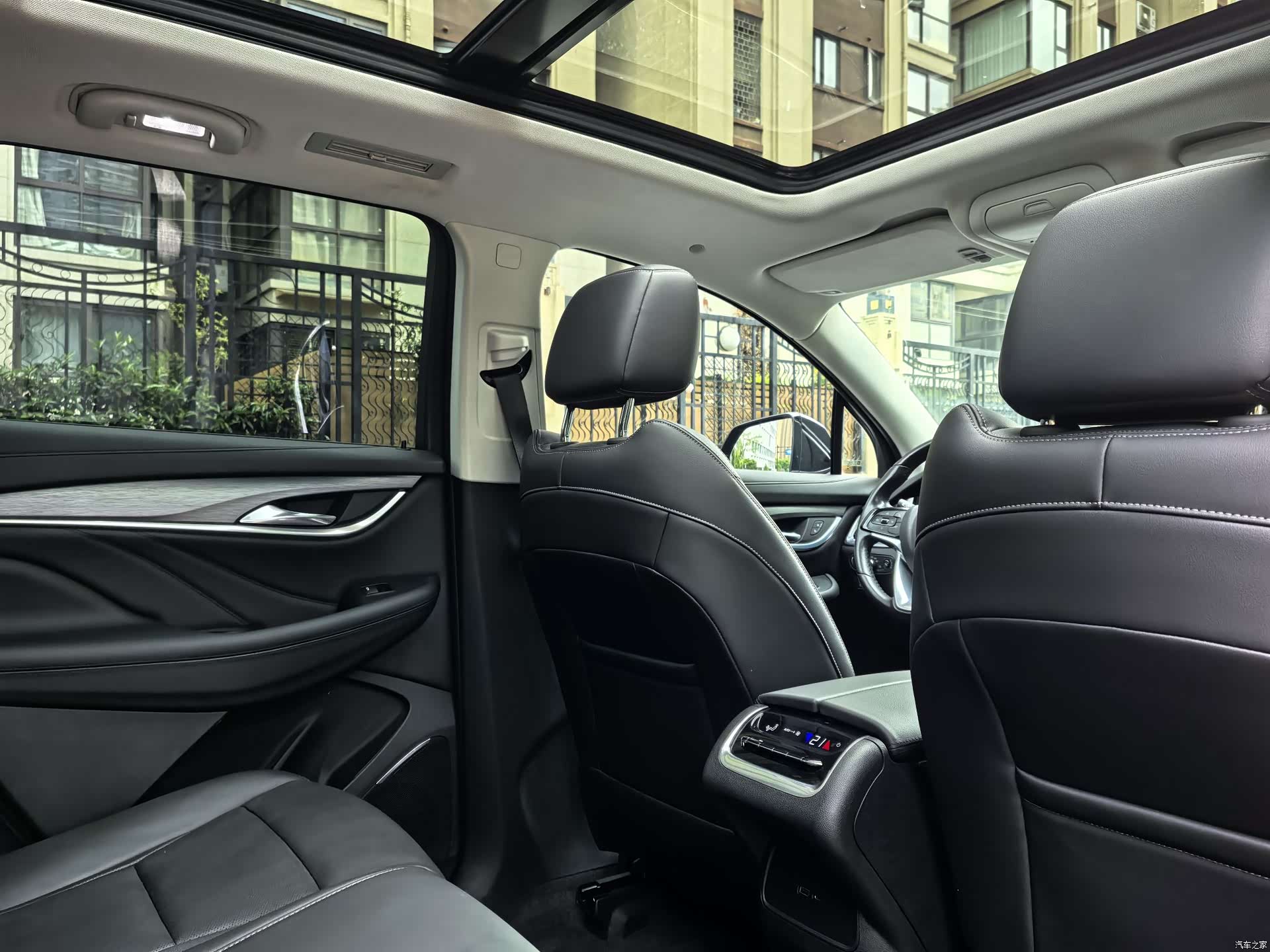 Buick Enclave, 2021 10