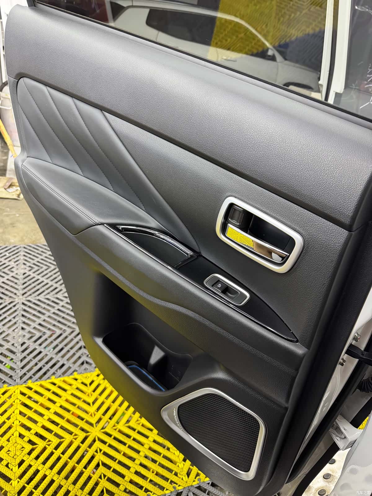 Mitsubishi Outlander, 2019 10