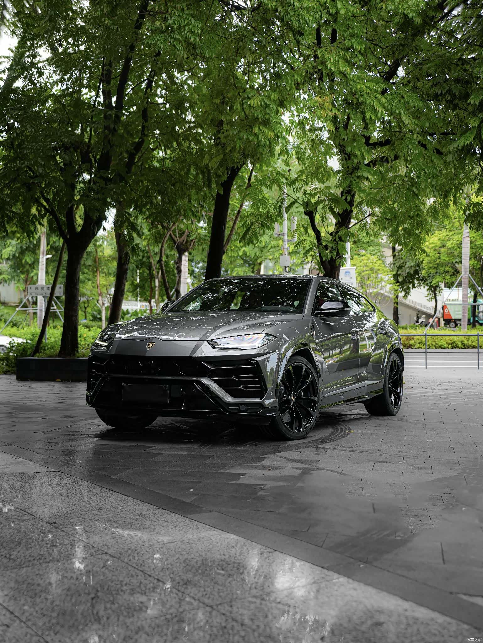 Lamborghini Urus, 2021 1