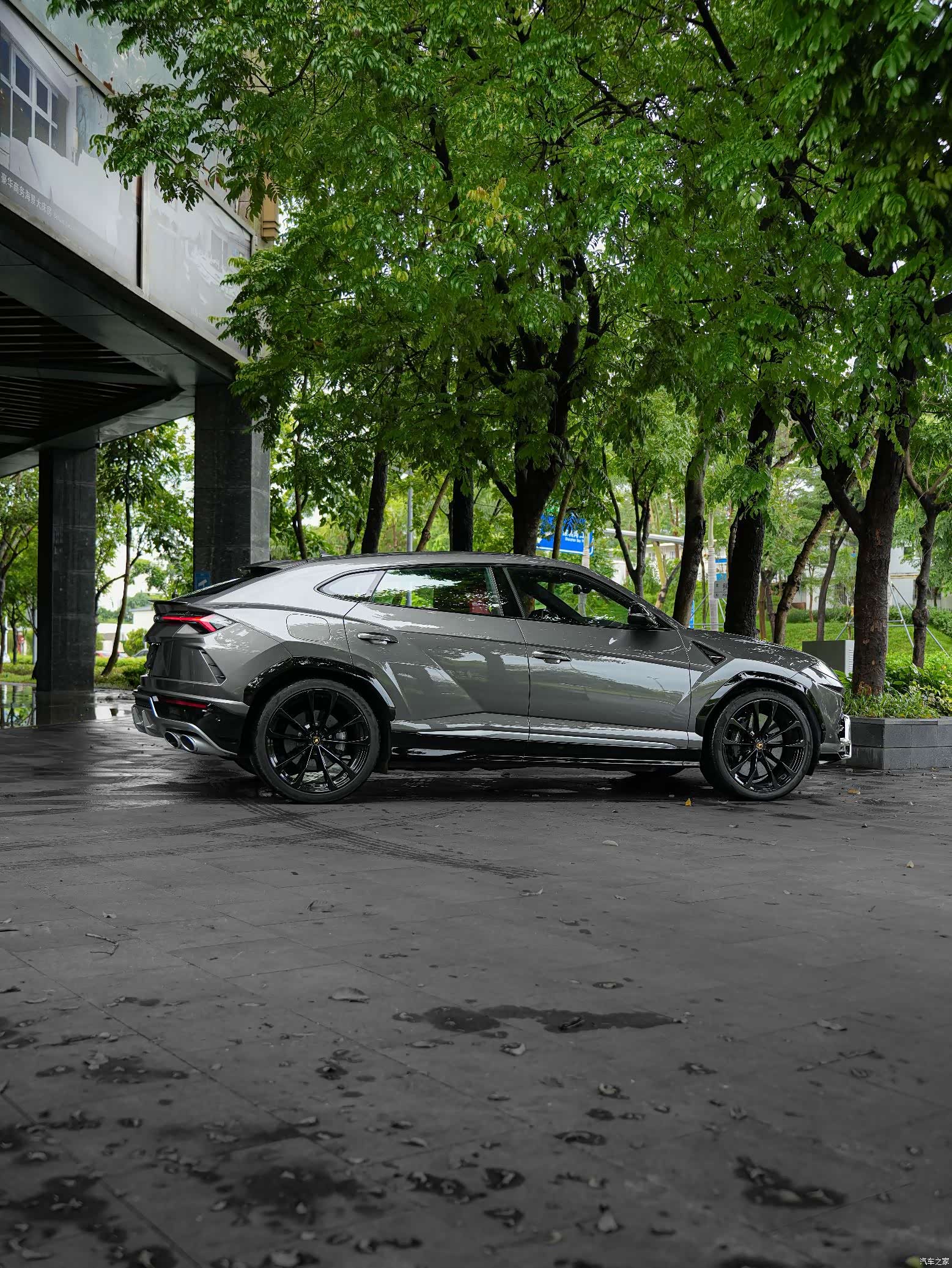 Lamborghini Urus, 2021 9