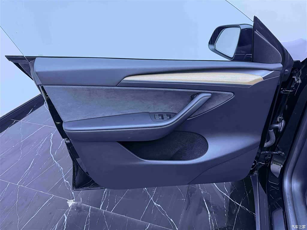Tesla Model Y, 2023 12