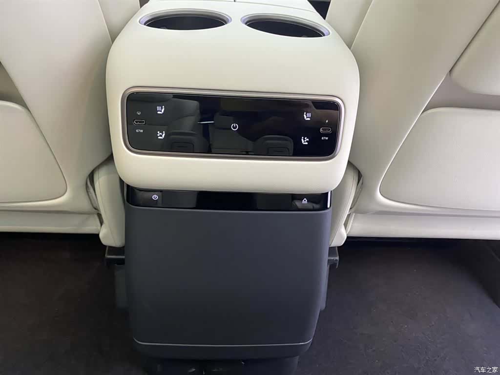 Li Auto MEGA, 2025 20