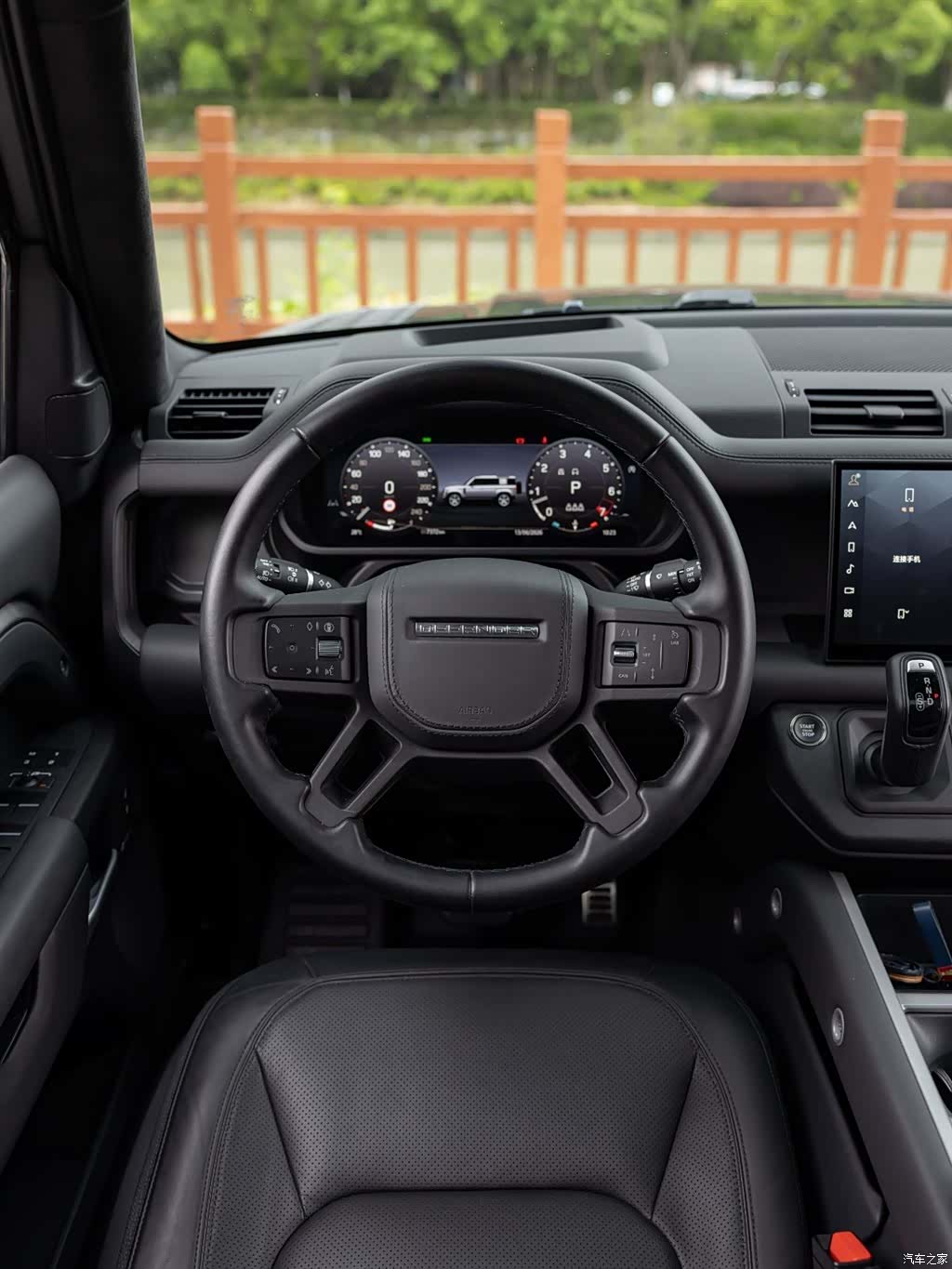 Land Rover Defender, 2024 12