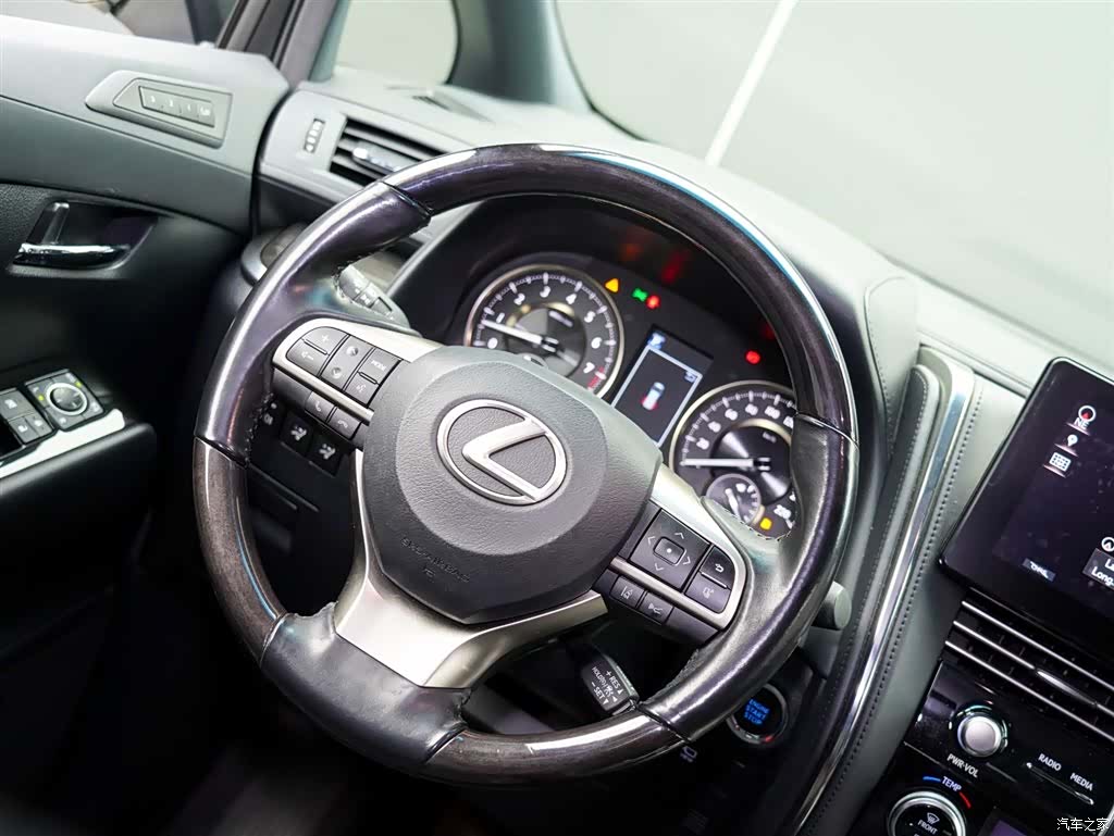 Lexus LM, 2024 15