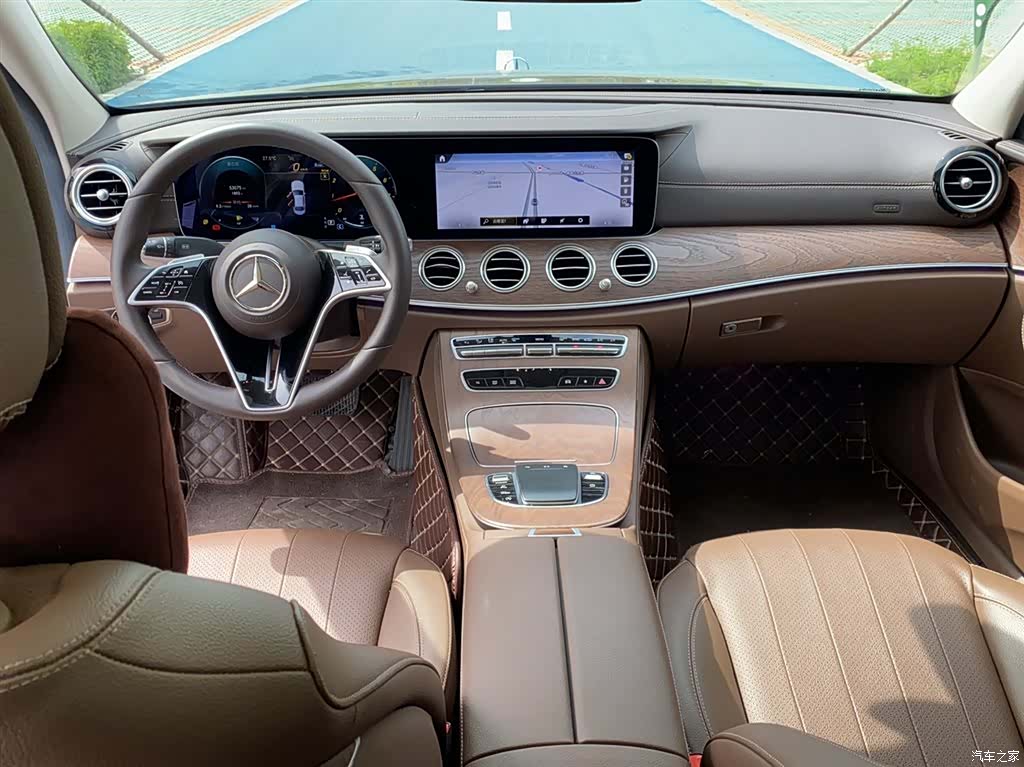 Mercedes-Benz E-Class, 2023 11