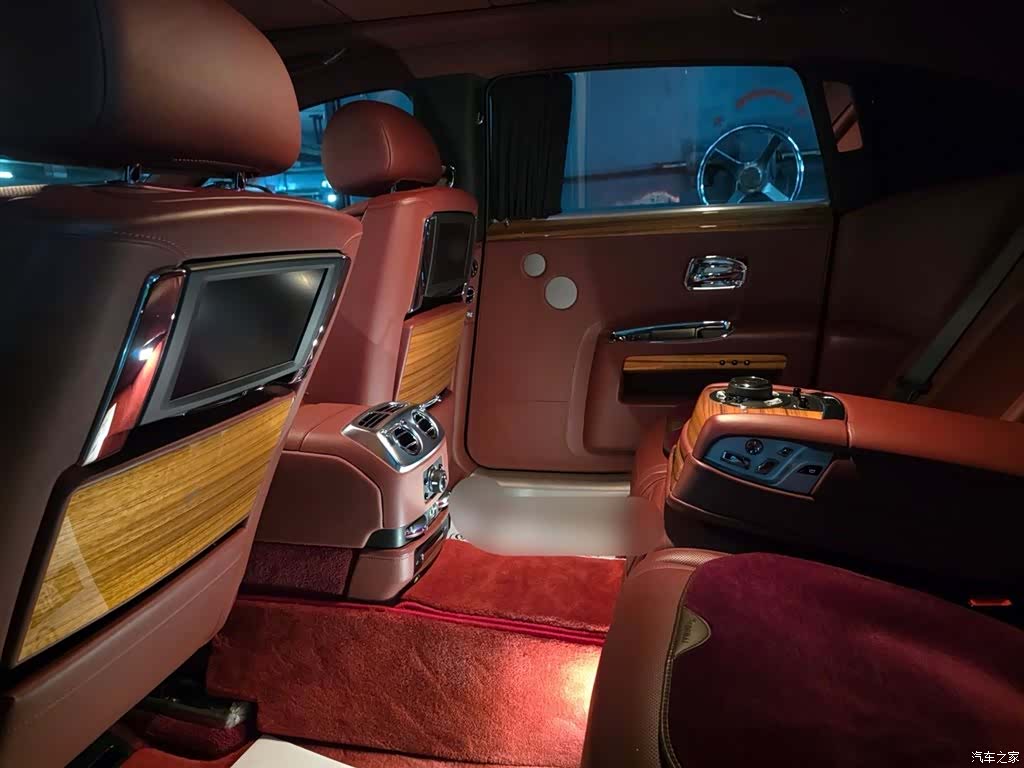 Rolls-Royce Ghost, 2016 13