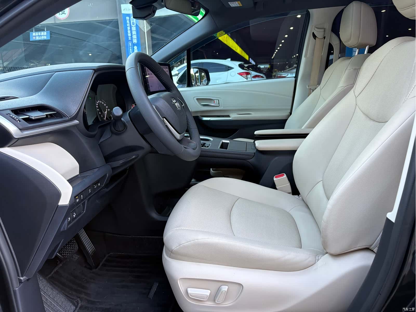 Toyota Granvia, 2024 11