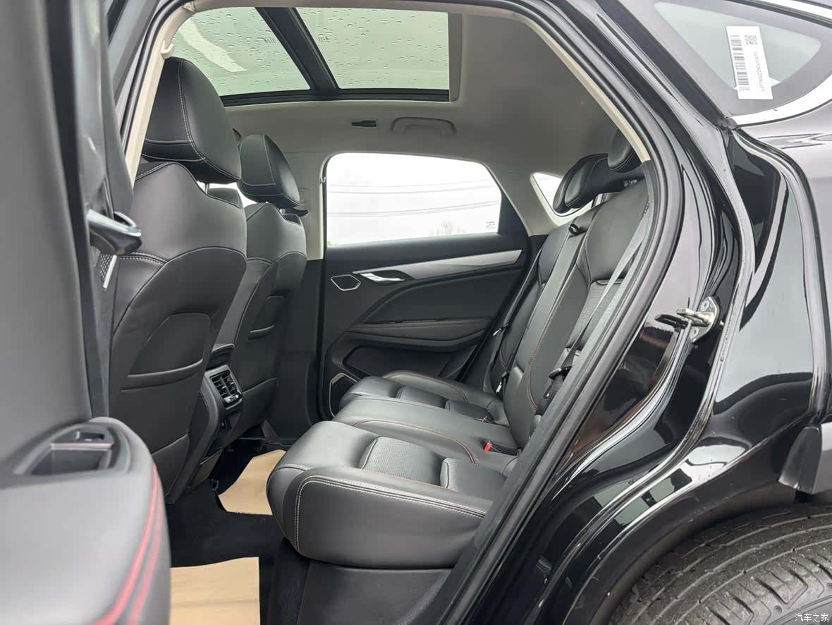 Geely Xingyue, 2022 все фото