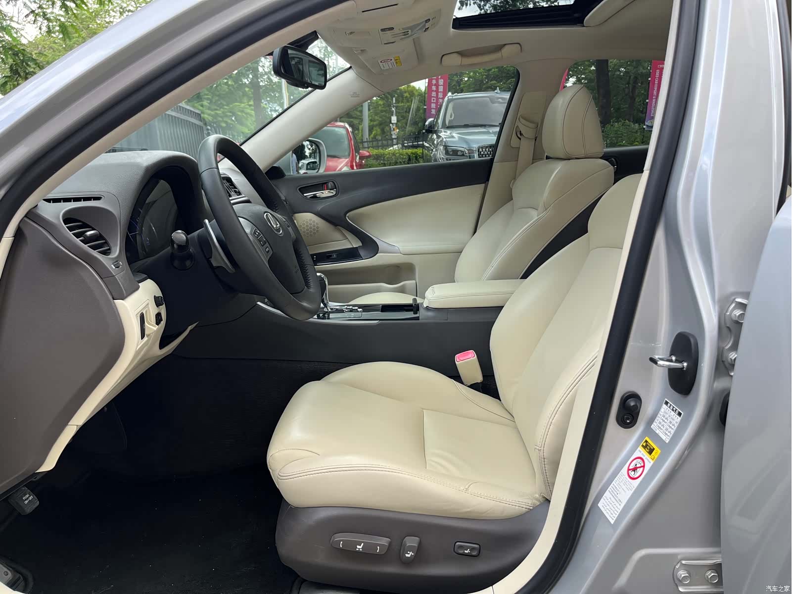 Lexus IS, 2011 9