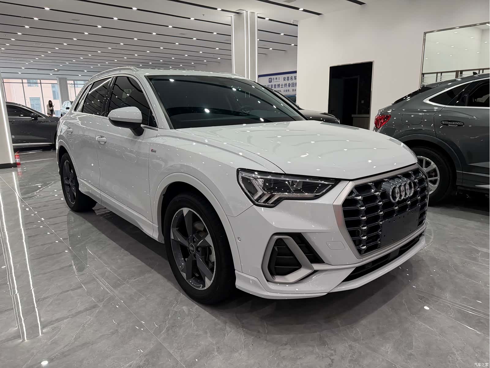Audi Q3, 2023 3