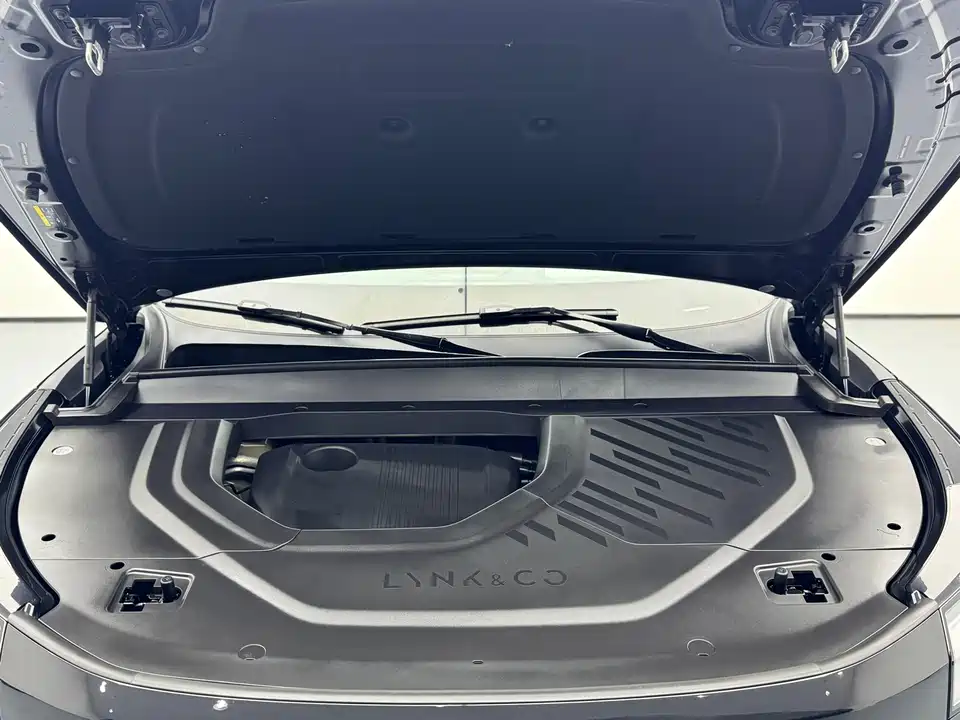 Lynk & Co 900