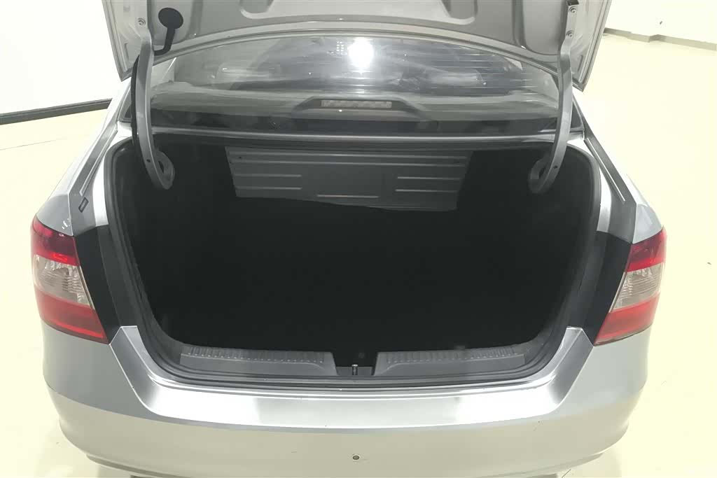 Skoda Rapid, 2014 4