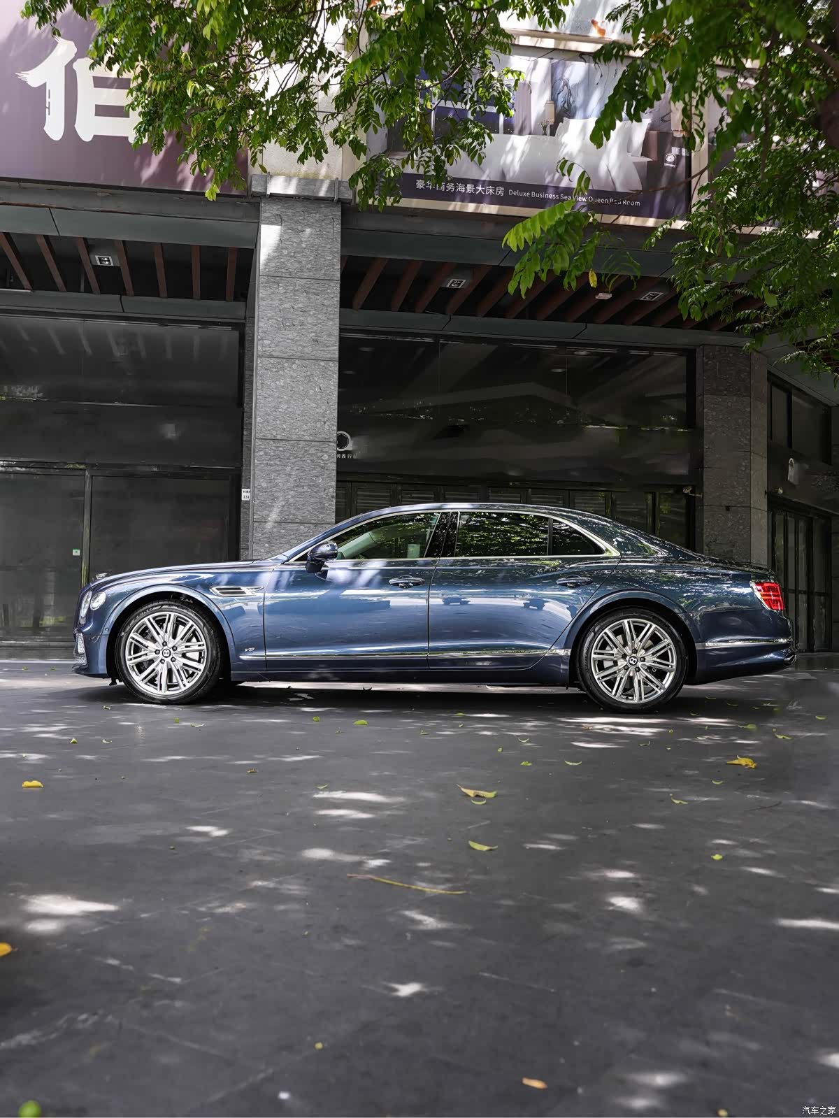 Bentley Flying Spur, 2023 8