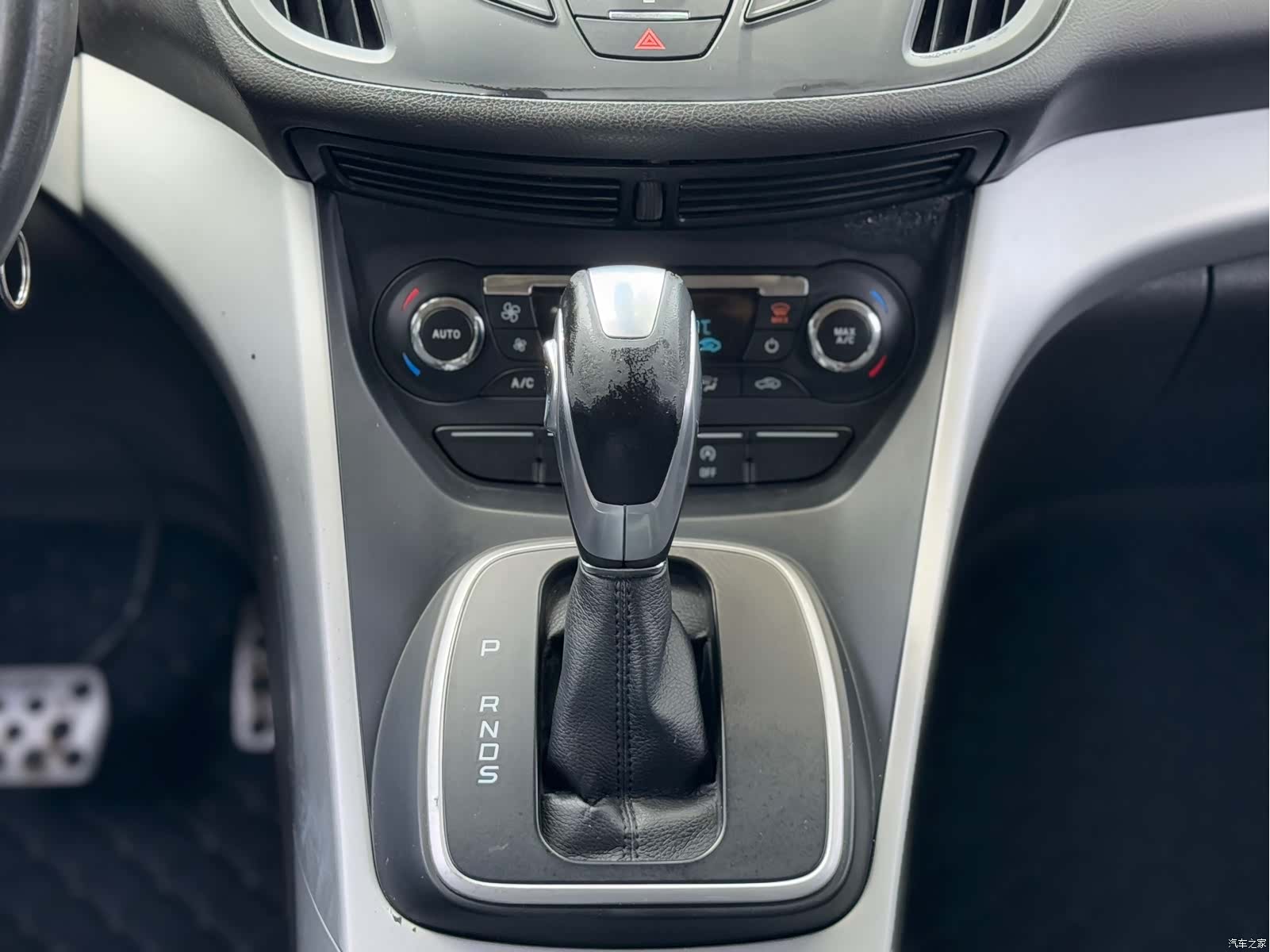 Ford Kuga, 2015 13
