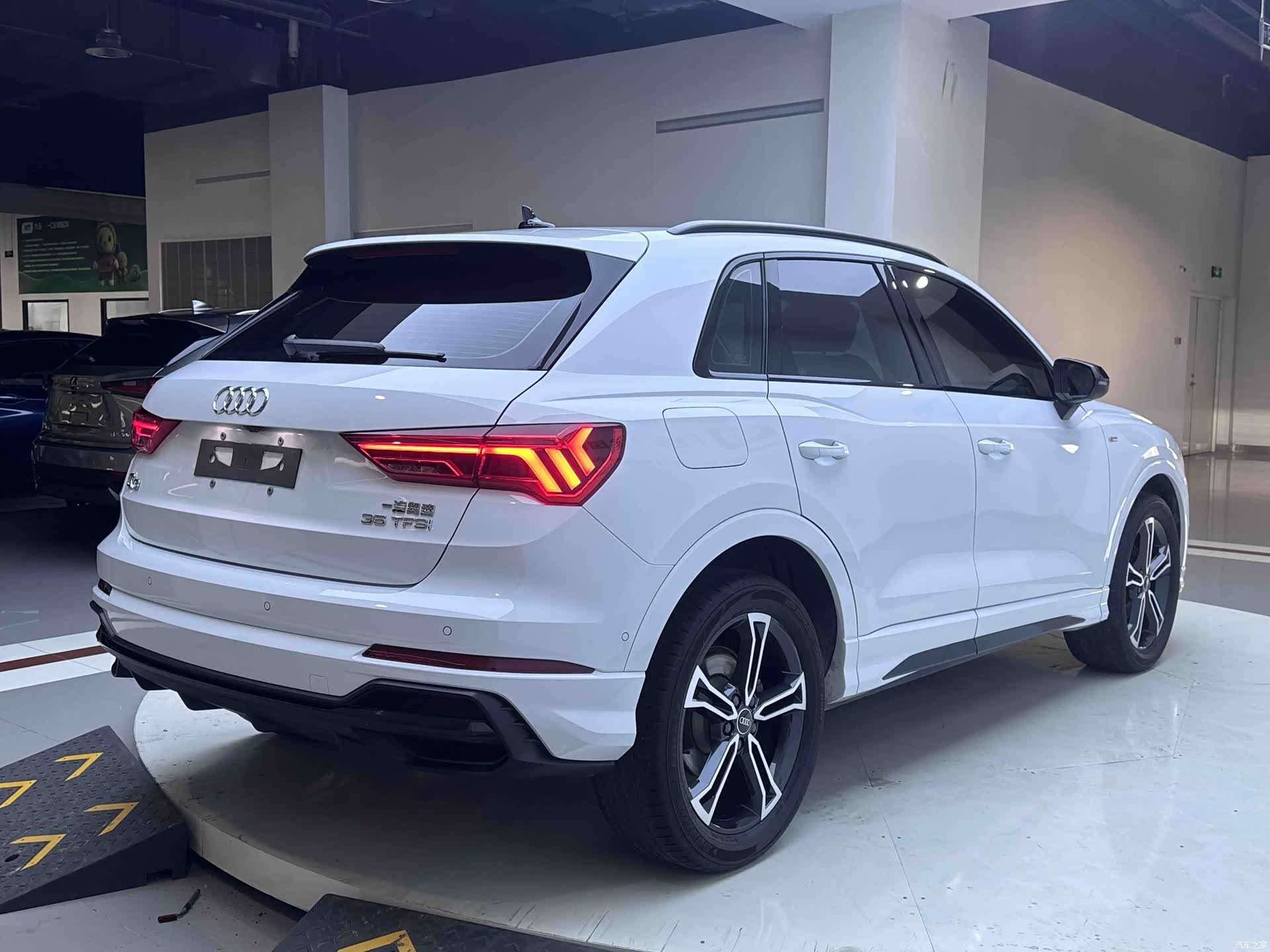 Audi Q3, 2023 6