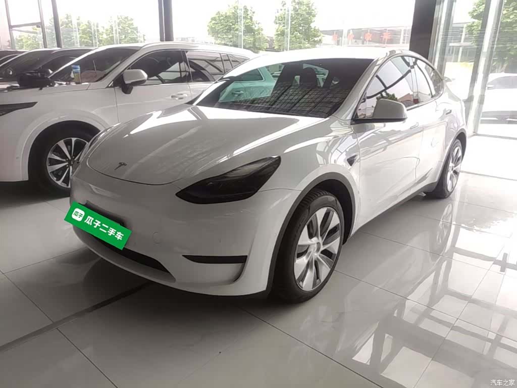 Tesla Model Y, 2023 1