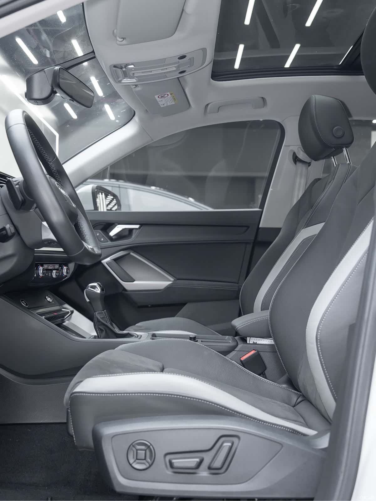 Audi Q3, 2022 11