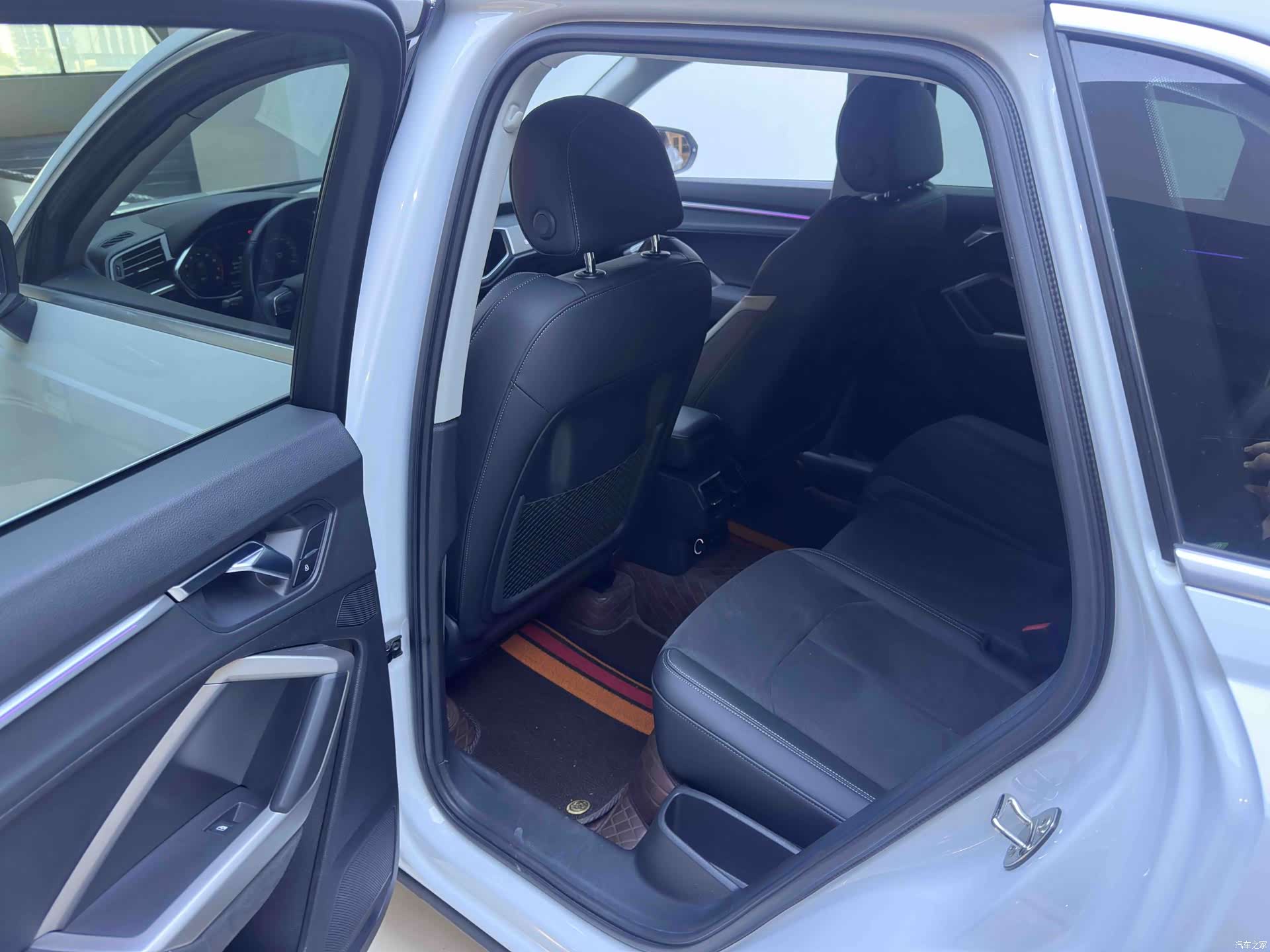 Audi Q3, 2022 10