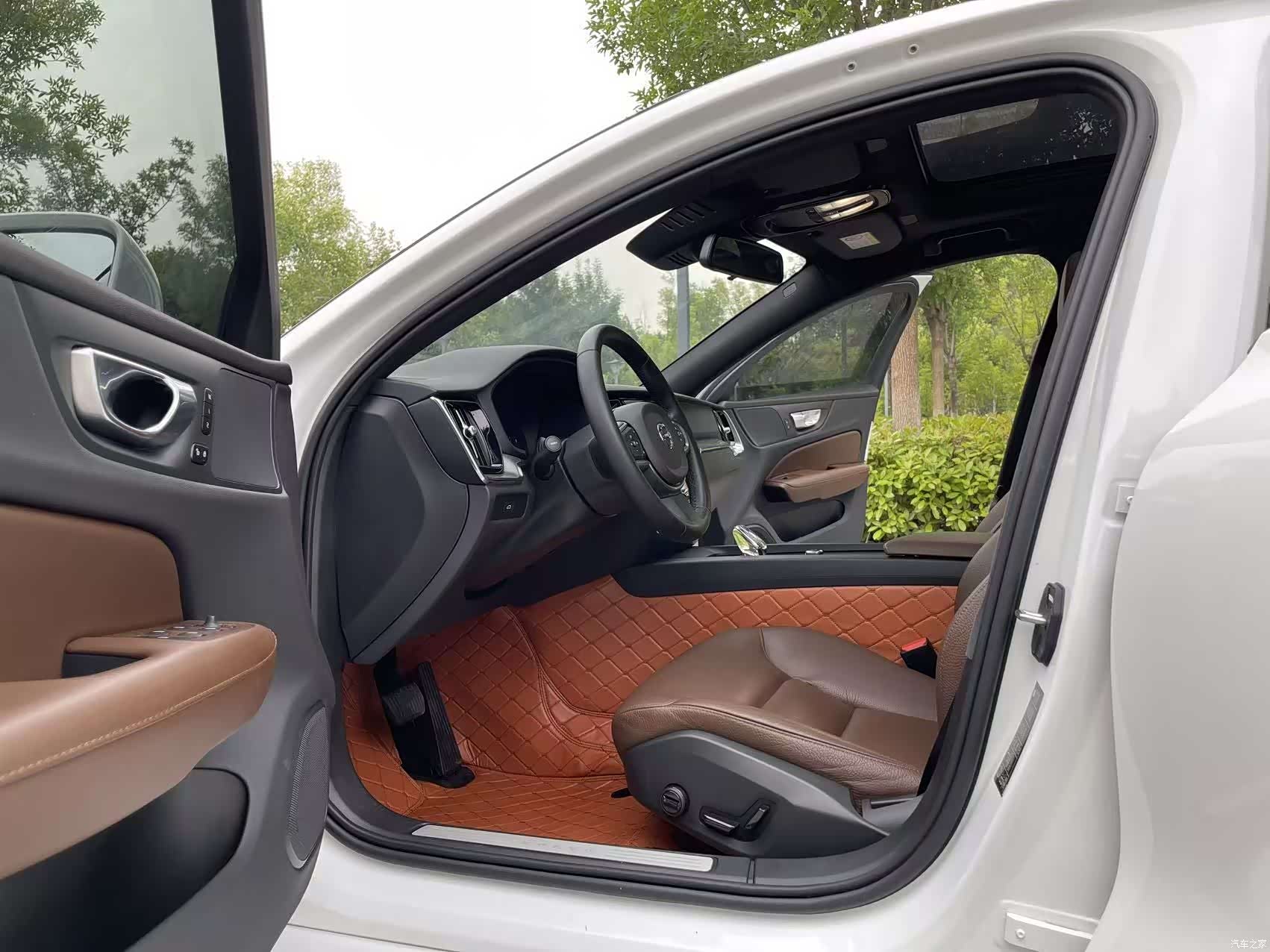 Volvo S60, 2024 все фото