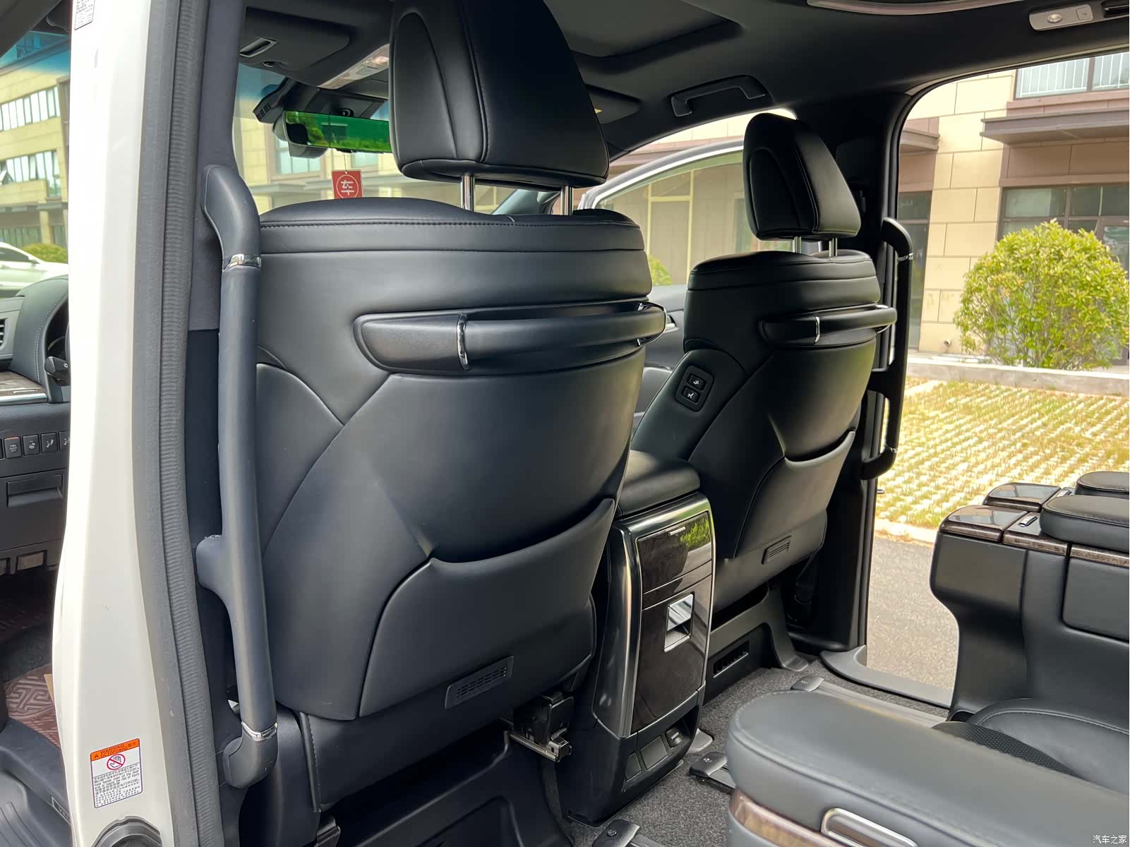 Toyota Vellfire, 2021 12