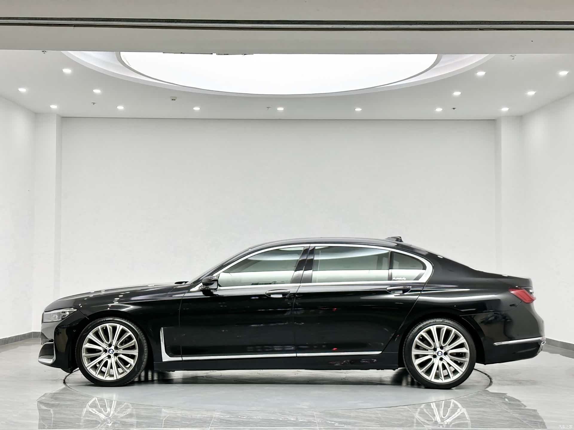 BMW 7 Series, 2020 все фото