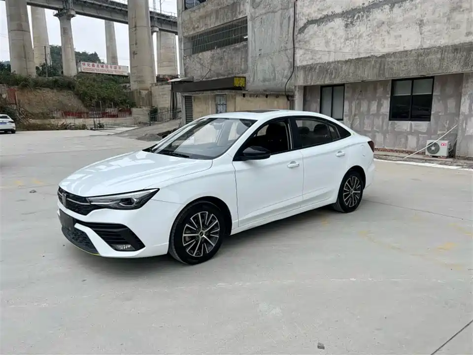 Roewe i5