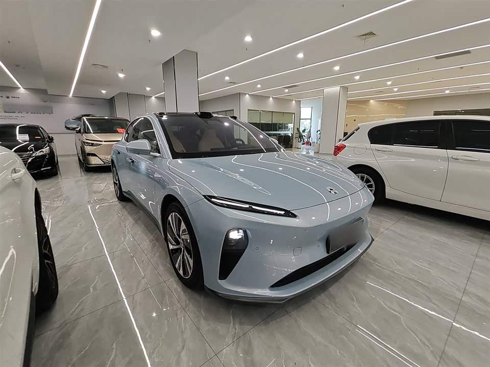 NIO ET5