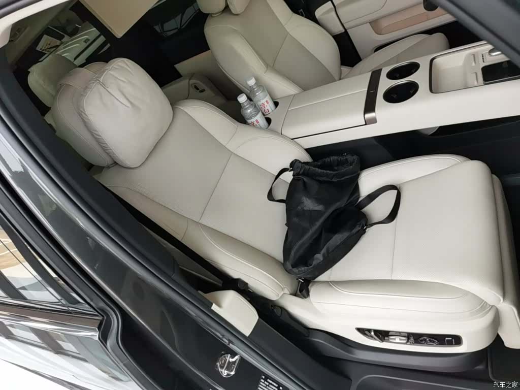 Li Auto MEGA, 2026 25