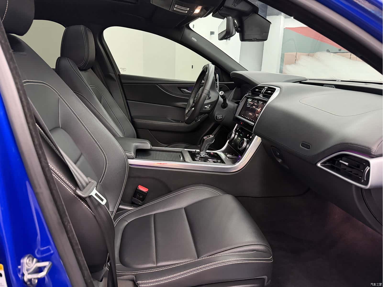 Land Rover XEL, 2021 10