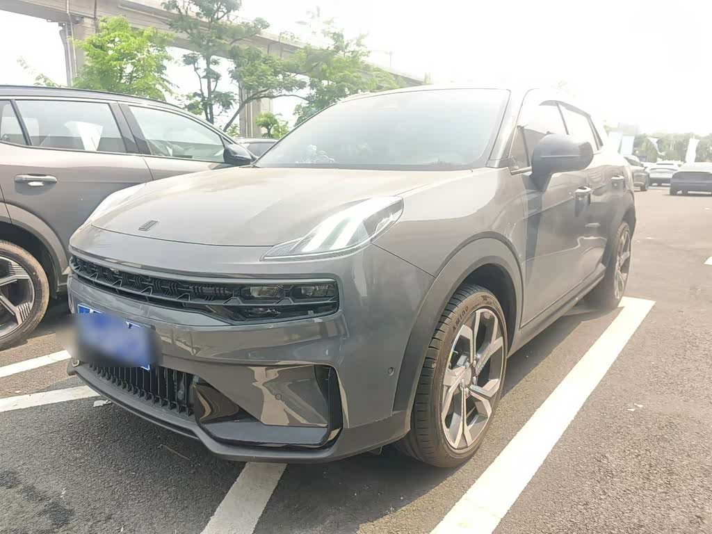 Lynk & Co 06