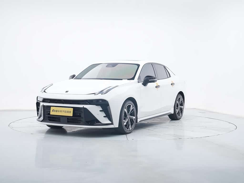 Lynk & Co 03