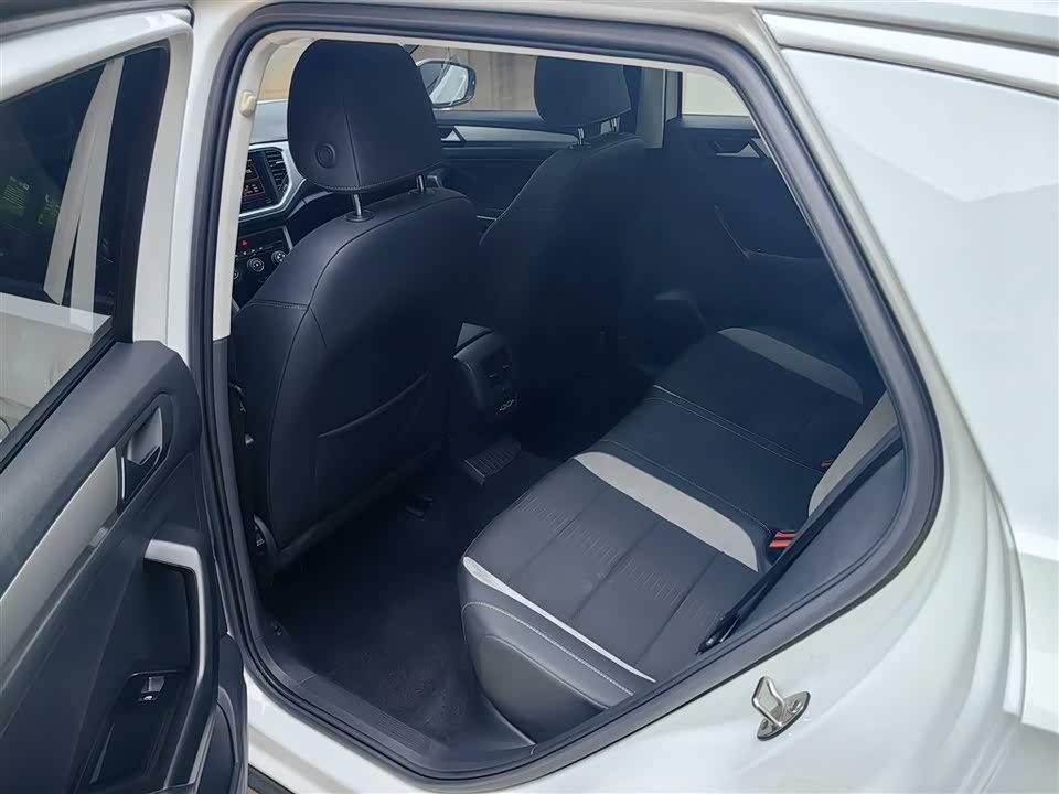 Volkswagen T-ROC exploring Songs Volkswagen T-ROC exploring Songs