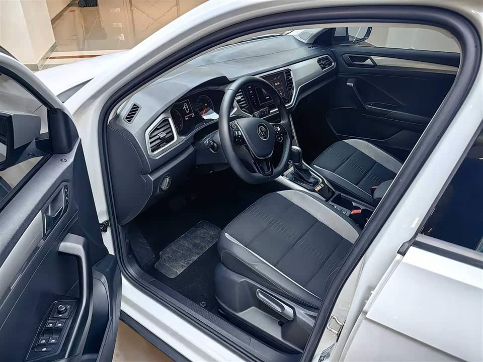 Volkswagen T-ROC exploring Songs Volkswagen T-ROC exploring Songs